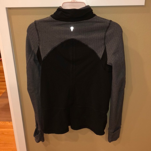 Black and Gray ivivva jacket - Picture 2 of 2